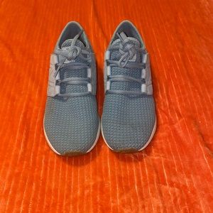 New balance tennis shoes